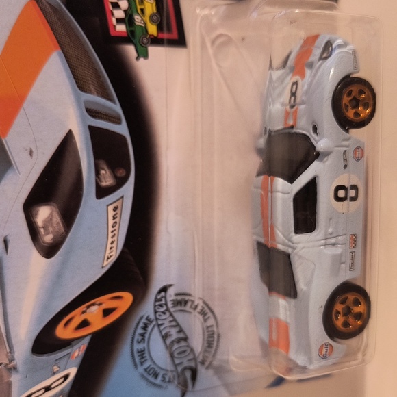 D1 Hot Wheels Ford GT40 gulf plus shipping protector - Picture 2 of 3